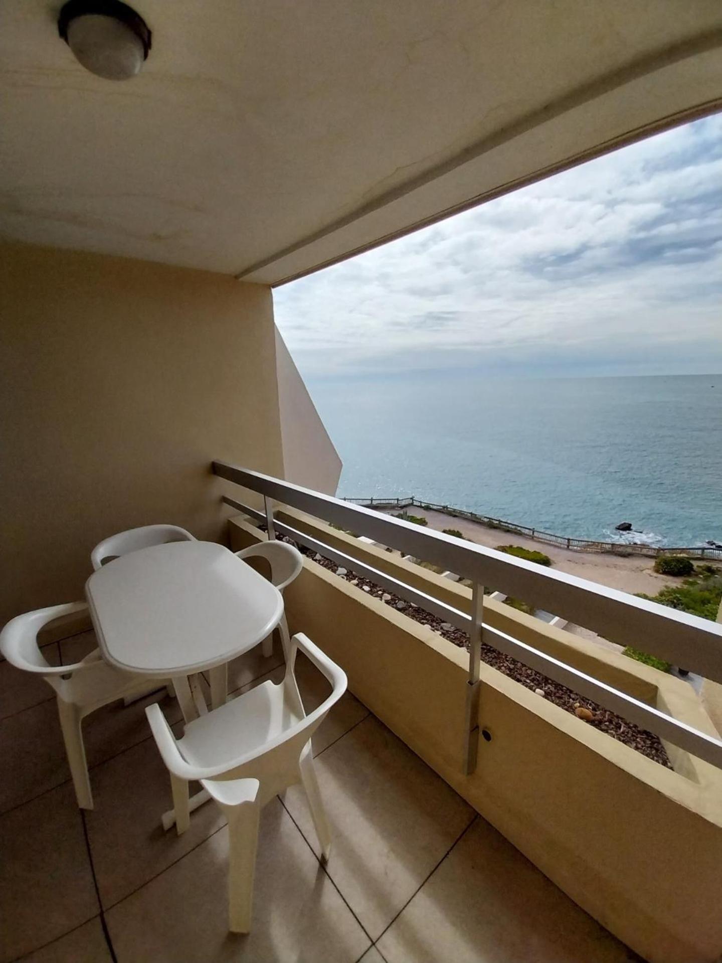 Front De 2 Parking Quartier Corniche *