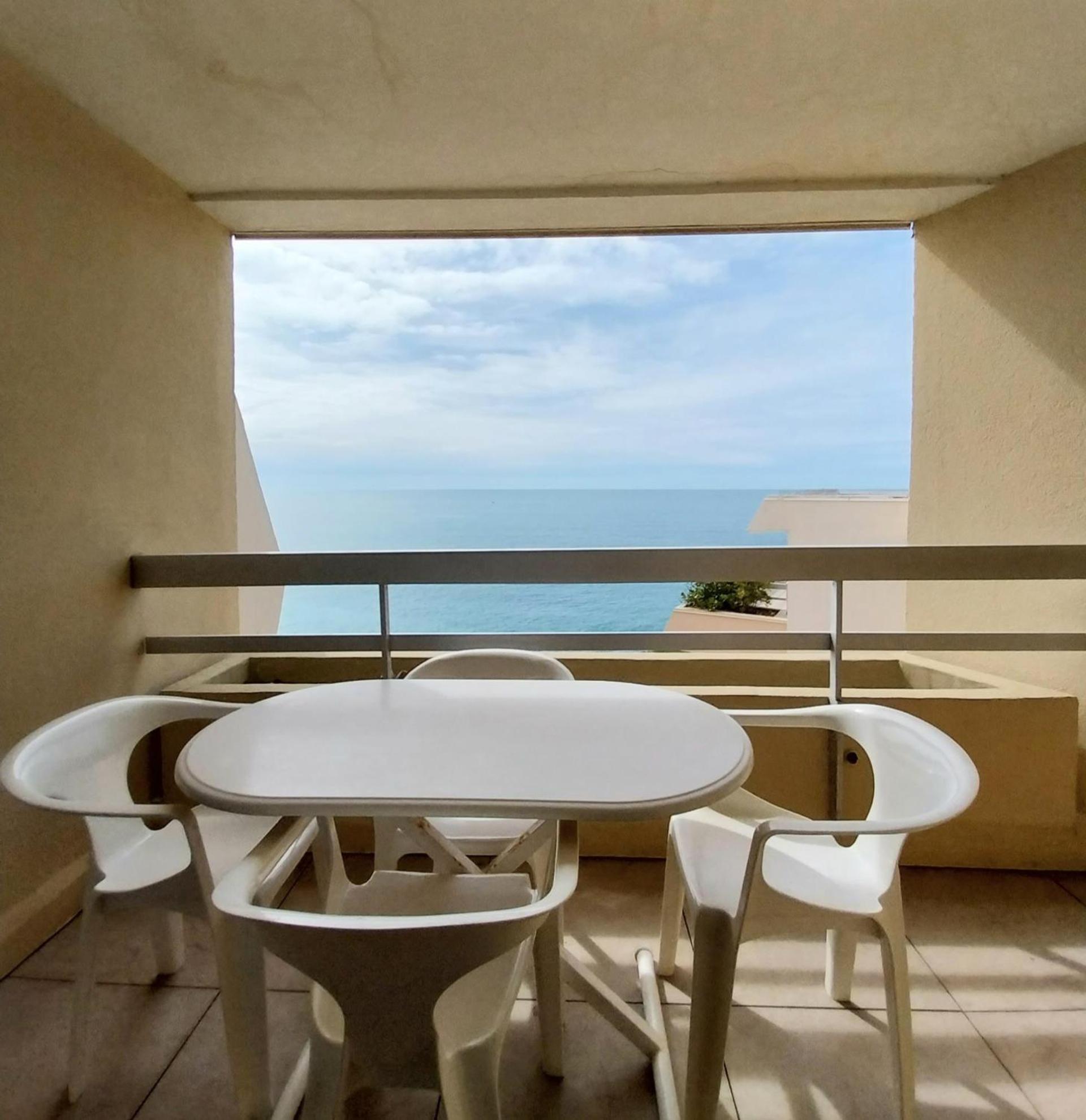 Front De 2 Parking Quartier Corniche Apartment *