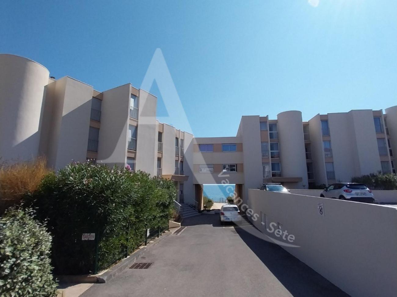 Front De 2 Parking Quartier Corniche * Sete