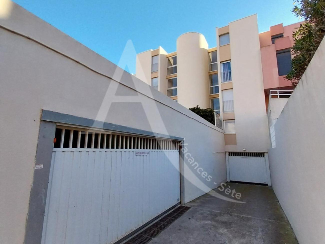 Front De 2 Parking Quartier Corniche